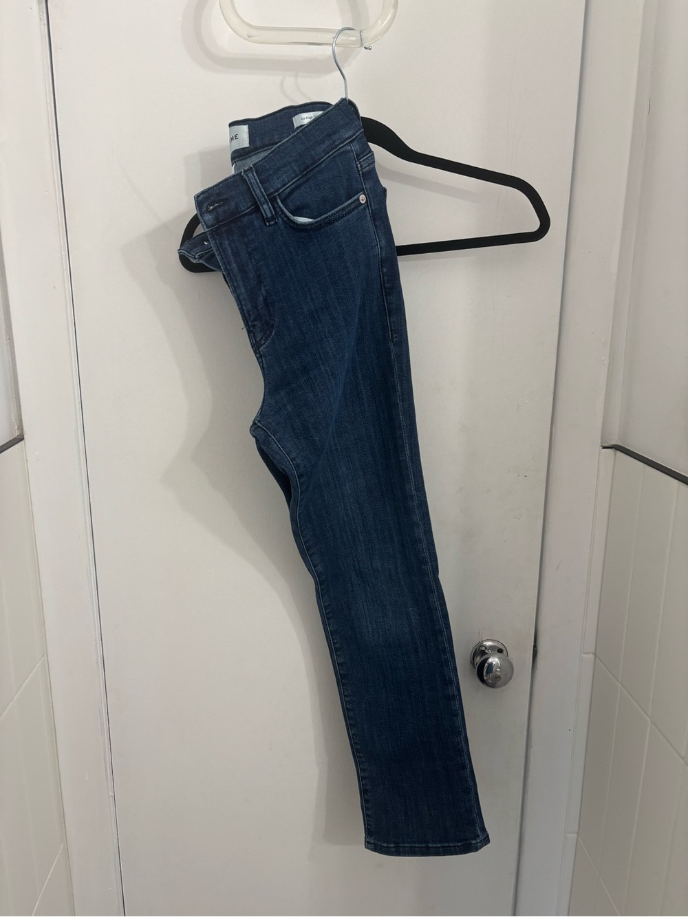 Frame Denim Hugh Waisted Straught Leg Jeans in Dark Blue